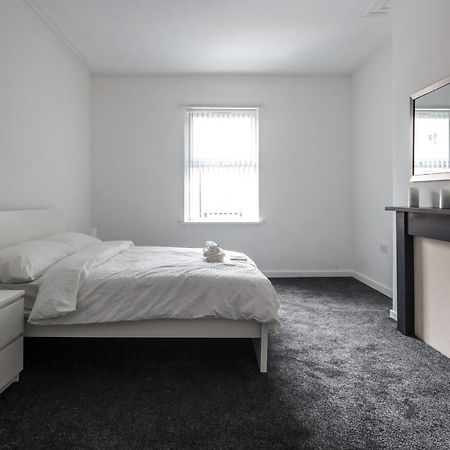 Spacious 4 Bed House In Birmingham, Suitable For Contractors Buitenkant foto