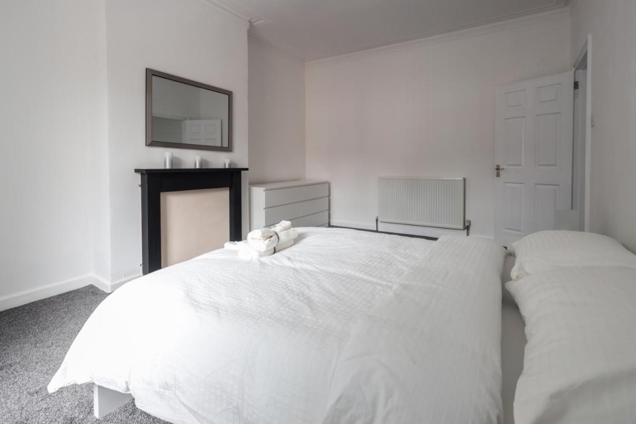 Spacious 4 Bed House In Birmingham, Suitable For Contractors Buitenkant foto