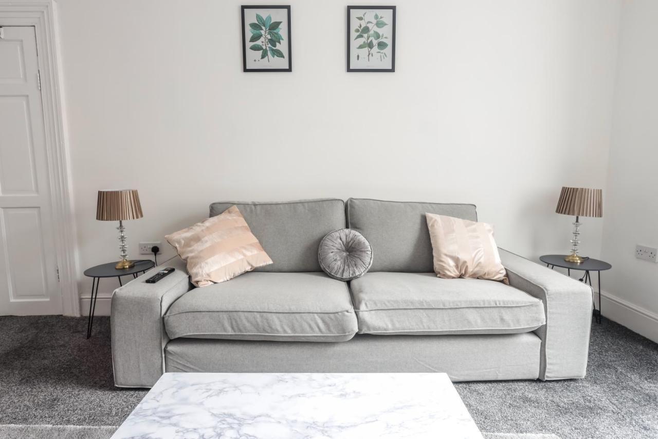 Spacious 4 Bed House In Birmingham, Suitable For Contractors Buitenkant foto