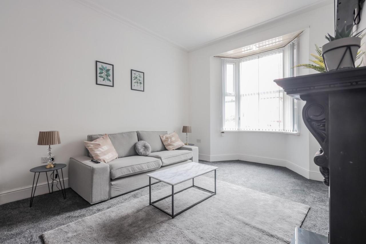 Spacious 4 Bed House In Birmingham, Suitable For Contractors Buitenkant foto