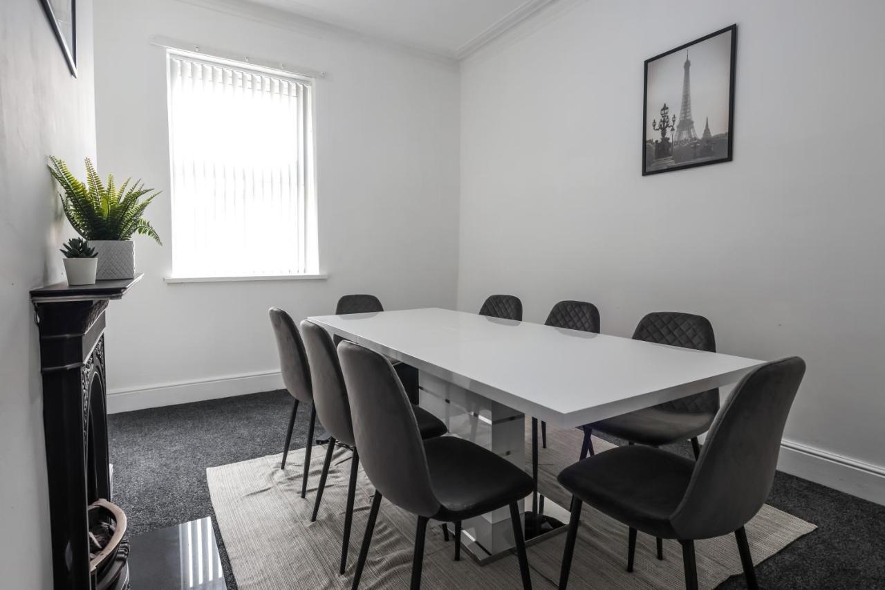 Spacious 4 Bed House In Birmingham, Suitable For Contractors Buitenkant foto