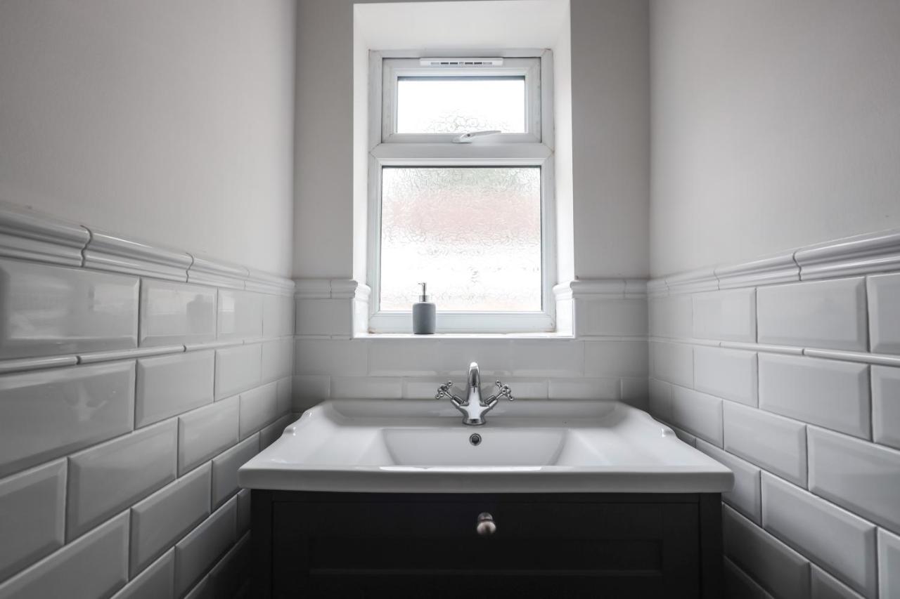 Spacious 4 Bed House In Birmingham, Suitable For Contractors Buitenkant foto