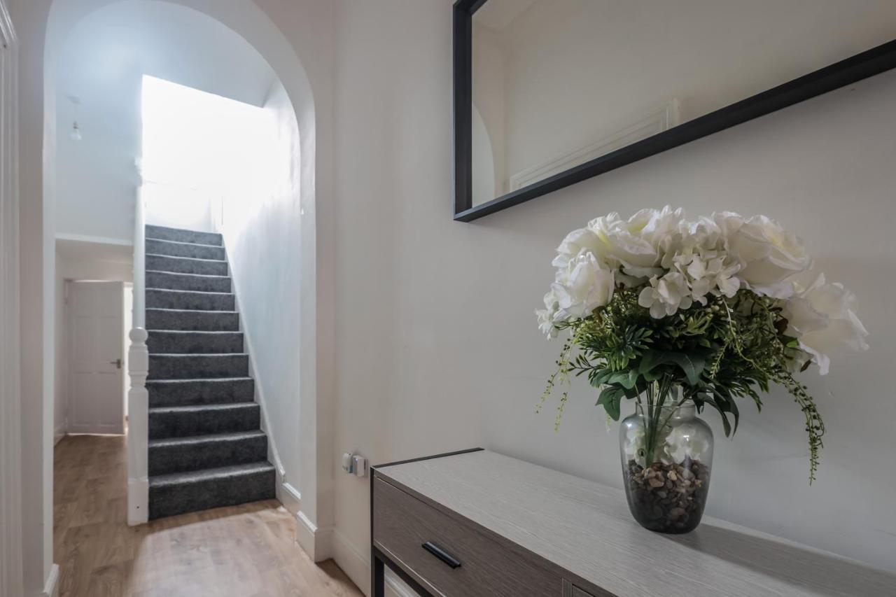 Spacious 4 Bed House In Birmingham, Suitable For Contractors Buitenkant foto