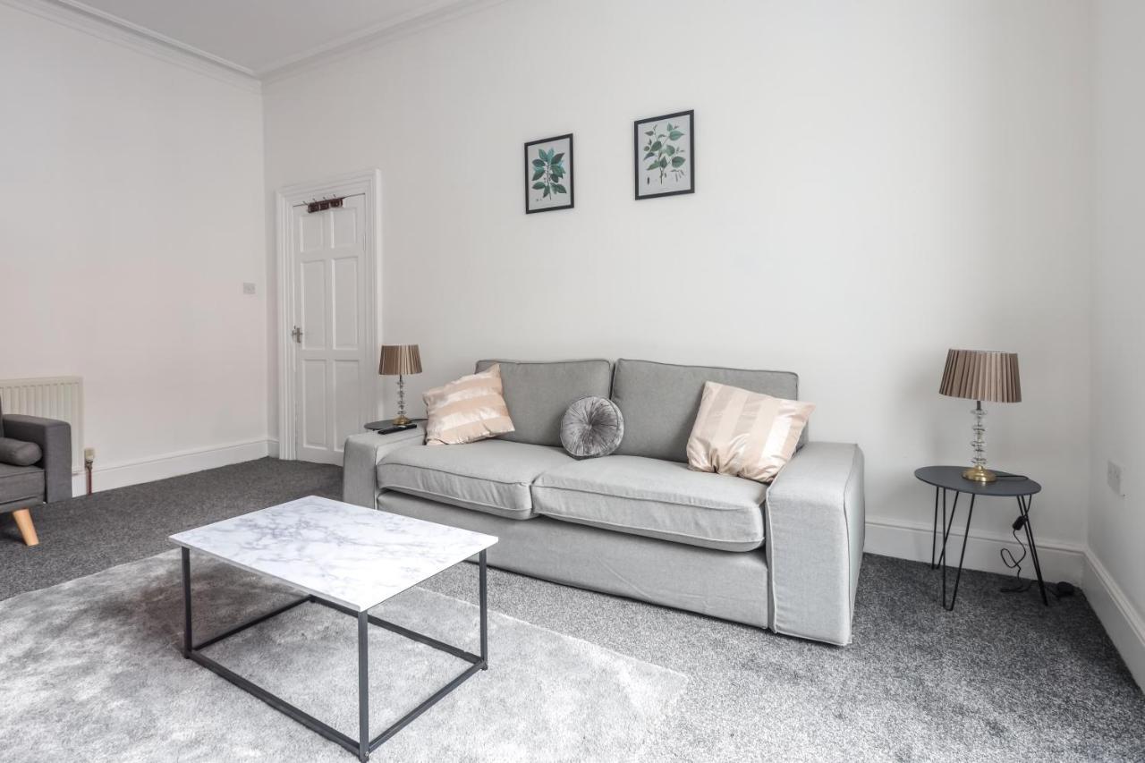 Spacious 4 Bed House In Birmingham, Suitable For Contractors Buitenkant foto