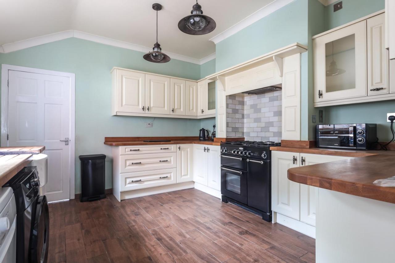 Spacious 4 Bed House In Birmingham, Suitable For Contractors Buitenkant foto