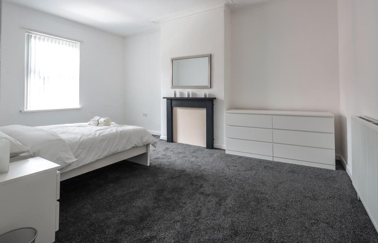 Spacious 4 Bed House In Birmingham, Suitable For Contractors Buitenkant foto