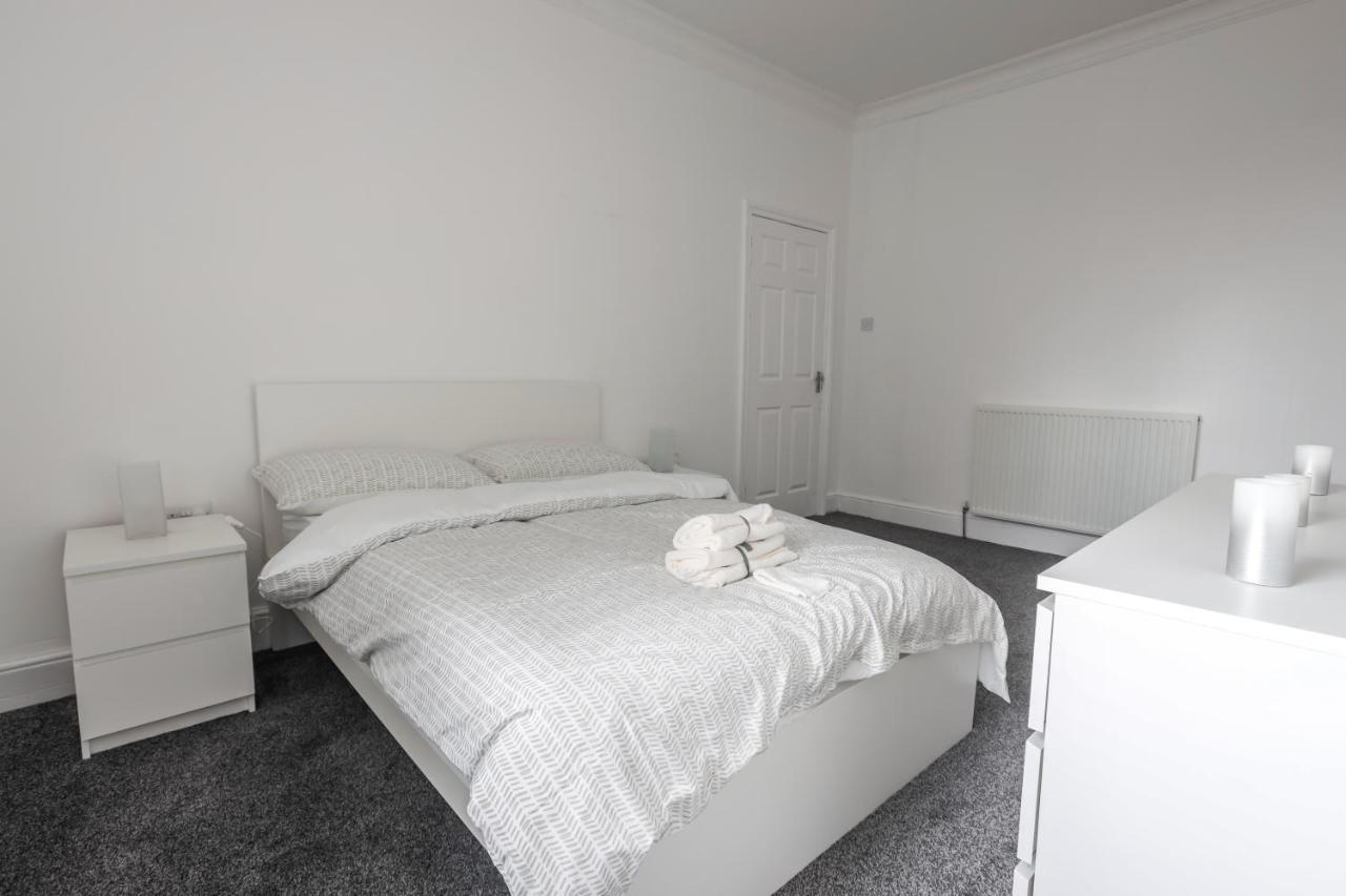 Spacious 4 Bed House In Birmingham, Suitable For Contractors Buitenkant foto