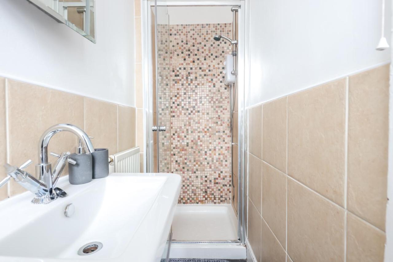 Spacious 4 Bed House In Birmingham, Suitable For Contractors Buitenkant foto